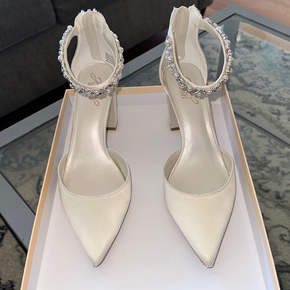 Badgley Mischka closed toe wedding shoe